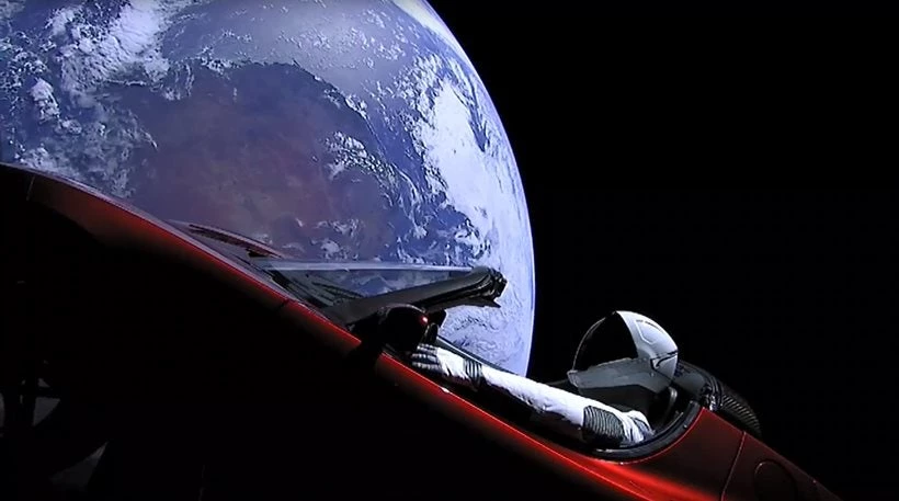 SpaceX: Το Tesla του Έλον Μασκ «ξεπέρασε» τον Άρη και πάει… πιο μακριά! (βίντεο)